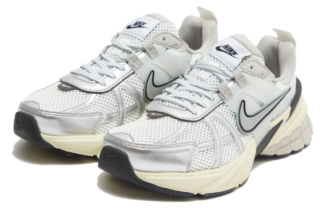 Nike V2K Run «Summit White Metallic Silver» — фото 3